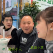 越南美女，她们身姿窈窕轻盈，腰肢纤细仿若能盈盈一握，